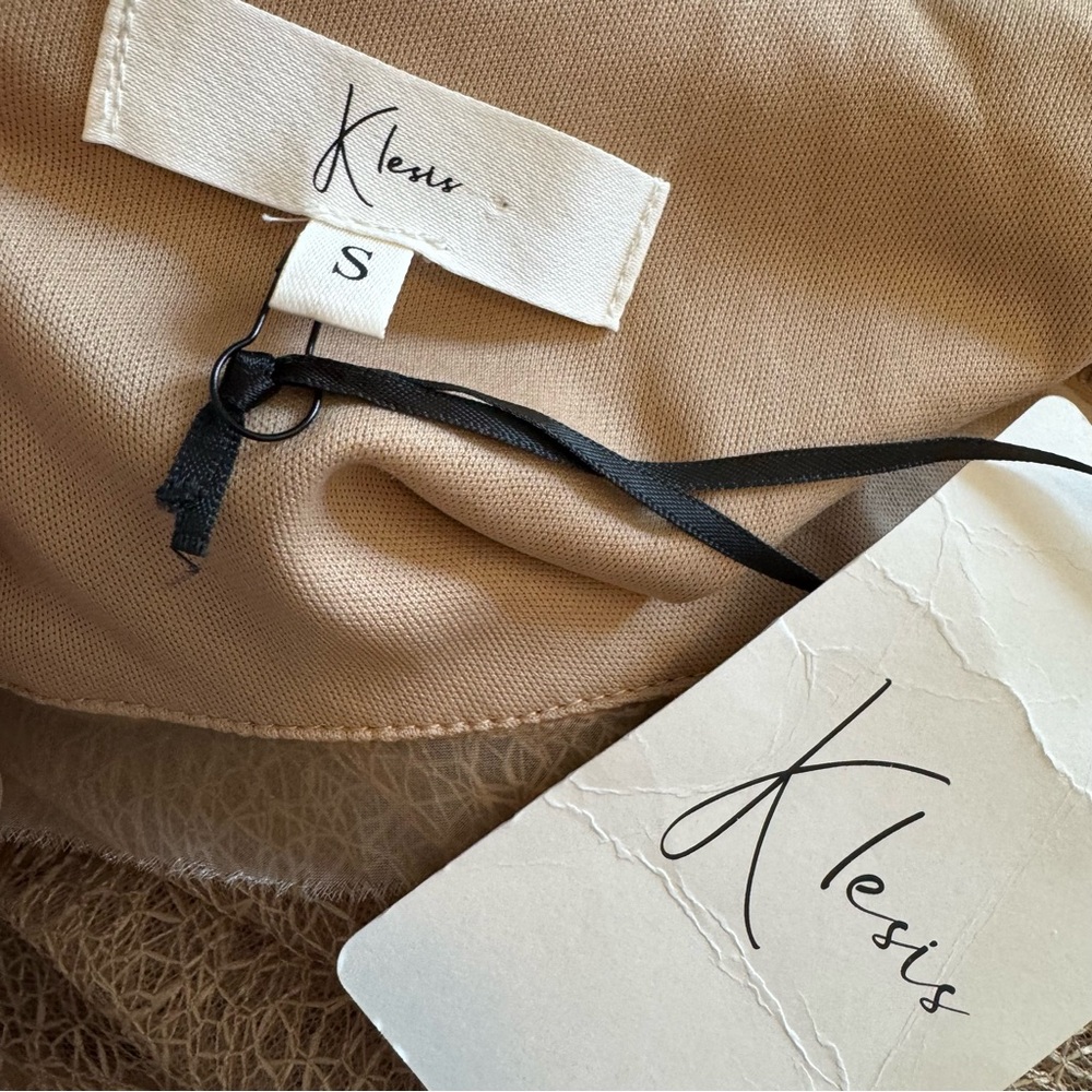 NWT Klesis Open Back Pearl‎ Midi Dress Puffed Sleeve Textured Tan Neutral Small - Picture 10 of 12